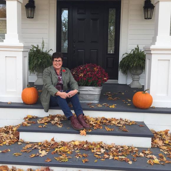 Meet your Posher, Suzanne - Picture 1 of 1